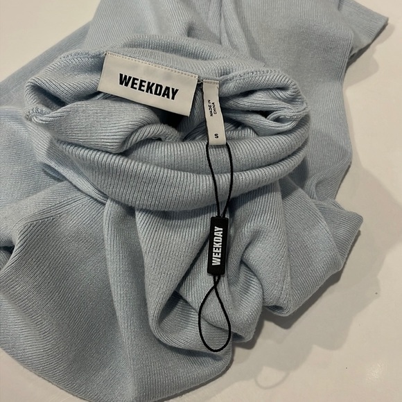Revolve WEEKDAY Blue Slim Fit Minimalist Kirsten Turtleneck Wool Sweater Small - Picture 9 of 13
